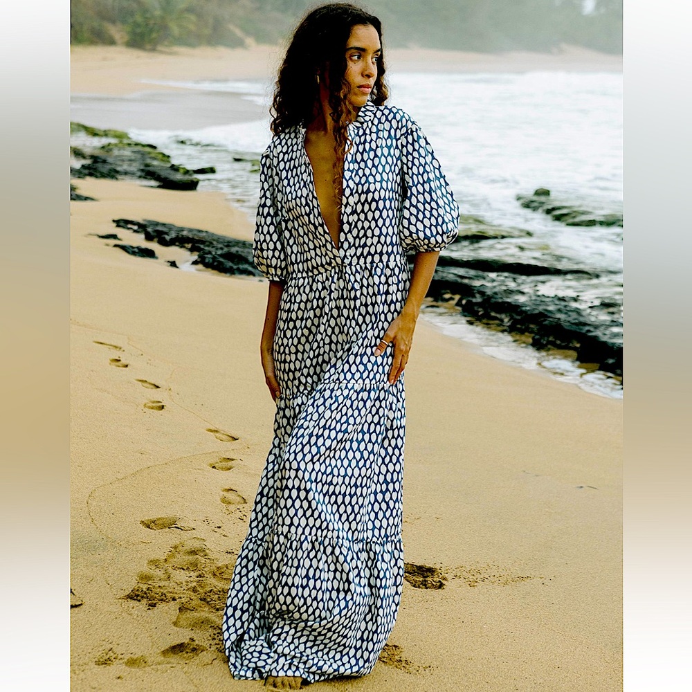 “MAAC LONDON” MIZEN DRESS NEW WITH TAGS! Stunning Blue and White print! Size S.